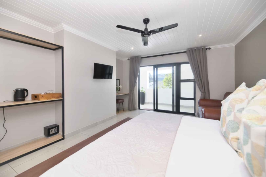 9 Bedroom Property for Sale in Westcliff Western Cape